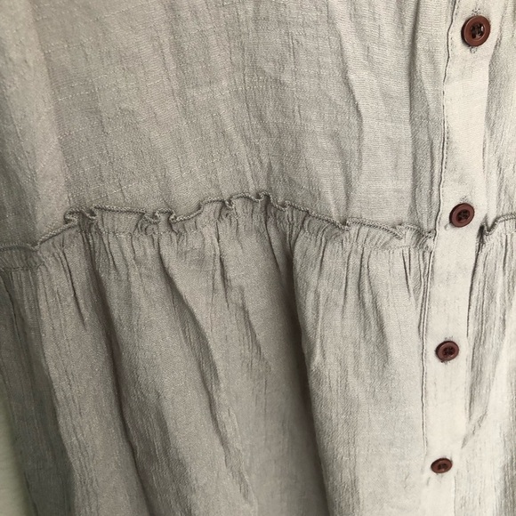 Emery Rose Button Down Ruffled Blouse - Picture 6 of 12